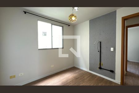 Quarto 1 de apartamento para alugar com 2 quartos, 55m² em Fanny, Curitiba