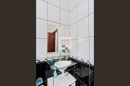 Casa à venda com 180m², 3 quartos e 2 vagasBanheiro