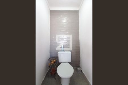 Casa à venda com 70m², 2 quartos e 3 vagas Casa à venda com 70m², 2 quartos e 3 vagasBanheiro