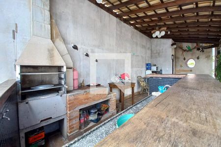 Casa à venda com 70m², 2 quartos e 3 vagas Casa à venda com 70m², 2 quartos e 3 vagasÁrea comum - Churrasqueira