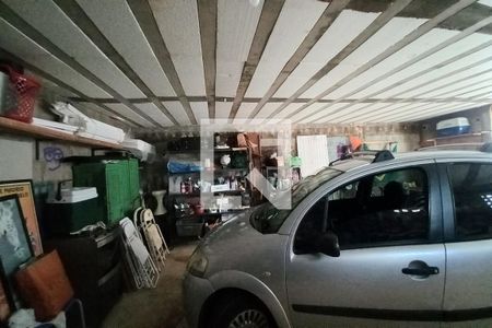 Casa à venda com 70m², 2 quartos e 3 vagas Casa à venda com 70m², 2 quartos e 3 vagasGaragem