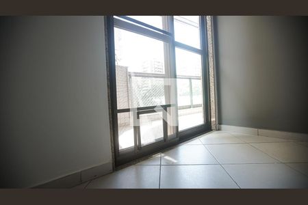 Apartamento à venda com 70m², 2 quartos e 1 vagaTela com Portinha para gato
