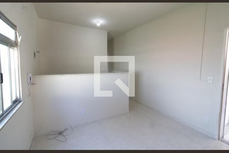 Sala de apartamento para alugar com 2 quartos, 50m² em Jardim Guanabara, Rio de Janeiro