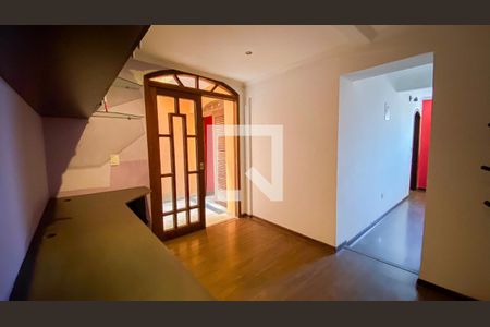 Casa à venda com 232m², 3 quartos e 2 vagasEscritório