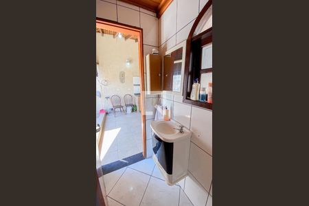 Casa à venda com 232m², 3 quartos e 2 vagasBanheiro 2