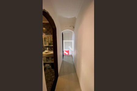 Casa à venda com 232m², 3 quartos e 2 vagasCorredor