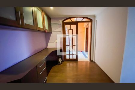 Casa à venda com 232m², 3 quartos e 2 vagasEscritório