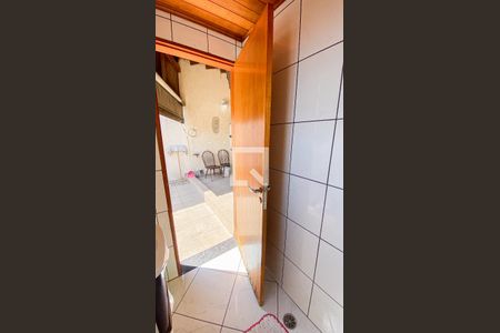 Casa à venda com 232m², 3 quartos e 2 vagasBanheiro 3