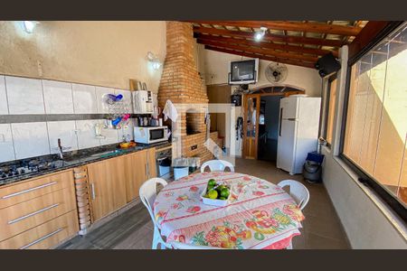 Casa à venda com 232m², 3 quartos e 2 vagasCozinha