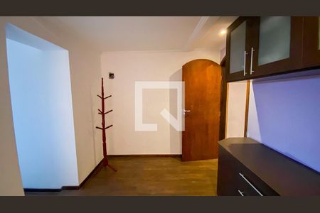 Casa à venda com 232m², 3 quartos e 2 vagasEscritório