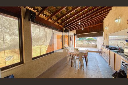 Casa à venda com 232m², 3 quartos e 2 vagasCozinha