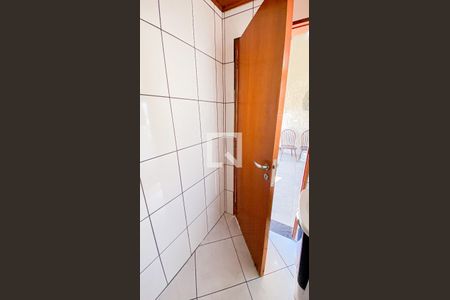 Casa à venda com 232m², 3 quartos e 2 vagasBanheiro 2