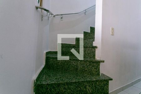 Escada de casa de condomínio à venda com 2 quartos, 70m² em Vila Araguaia, São Paulo