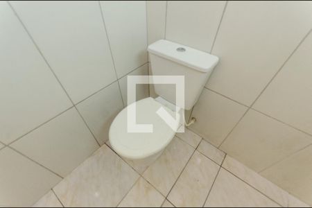 Banheiro de casa para alugar com 1 quarto, 27m² em Vila Boacava, São Paulo