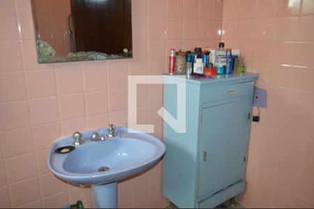 Casa à venda com 423m², 4 quartos e 6 vagasBanheiro da Suíte