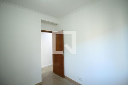 Quarto 2 de apartamento para alugar com 2 quartos, 80m² em Vila Cláudia, São Paulo