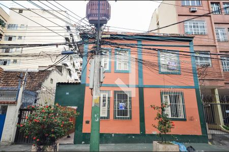 Casa à venda com 160m², 4 quartos e sem vaga Casa à venda com 160m², 4 quartos e sem vagaFachada