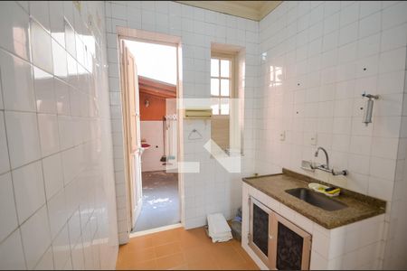 Casa à venda com 160m², 4 quartos e sem vaga Casa à venda com 160m², 4 quartos e sem vagaCozinha 2