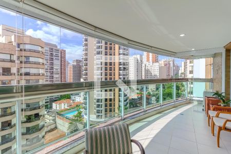 Apartamento à venda com 158m², 3 quartos e 4 vagasVaranda