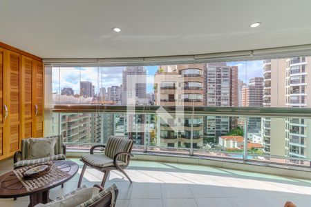 Apartamento à venda com 158m², 3 quartos e 4 vagasVaranda