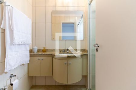 Apartamento à venda com 158m², 3 quartos e 4 vagasBanheiro da Suíte 2