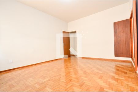 Suite de casa para alugar com 5 quartos, 304m² em Santo Antônio, Belo Horizonte