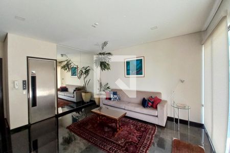 Apartamento à venda com 434m², 8 quartos e 3 vagasHall social