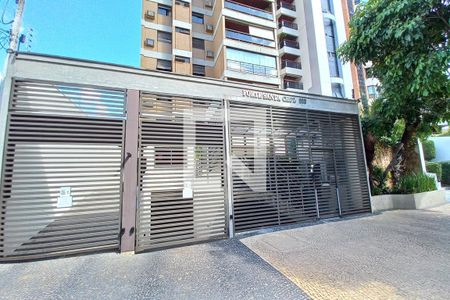 Apartamento à venda com 434m², 8 quartos e 3 vagasFachada e portaria