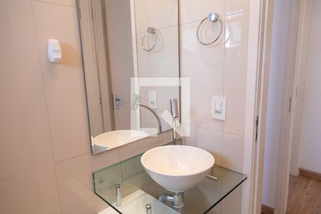 Banheiro de apartamento para alugar com 2 quartos, 64m² em Vila Piratininga, São Paulo