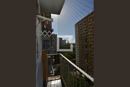 Vista Sala de apartamento para alugar com 2 quartos, 70m² em Barra da Tijuca, Rio de Janeiro