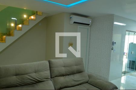 Sala de casa de condomínio para alugar com 3 quartos, 400m² em Jacarepaguá, Rio de Janeiro