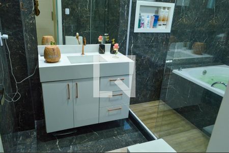 Casa de condomínio para alugar com 400m², 3 quartos e 2 vagasBanheiro da Suíte 3