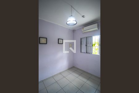 Quarto 1 de casa para alugar com 2 quartos, 60m² em Vila Liviero, São Paulo