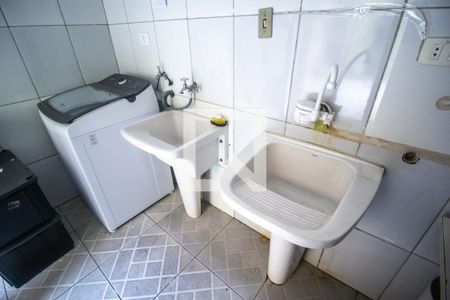 Casa para alugar com 60m², 2 quartos e 1 vagaÁrea de Serviço