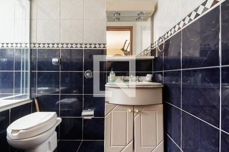 Casa à venda com 470m², 4 quartos e 1 vaga Casa à venda com 470m², 4 quartos e 1 vagaBanheiro Suíte