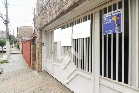 Casa à venda com 470m², 4 quartos e 1 vaga Casa à venda com 470m², 4 quartos e 1 vagaFachada