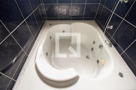 Casa à venda com 470m², 4 quartos e 1 vaga Casa à venda com 470m², 4 quartos e 1 vagaBanheiro Suíte