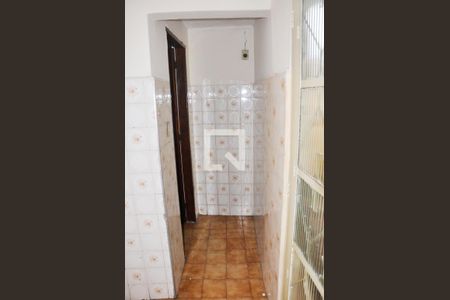 Casa para alugar com 80m², 2 quartos e 1 vaga Casa para alugar com 80m², 2 quartos e 1 vagaBanheiro Corredor