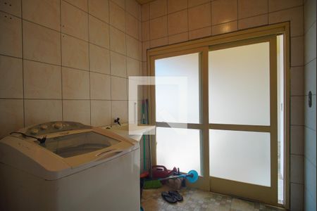 Casa à venda com 210m², 2 quartos e 4 vagas Casa à venda com 210m², 2 quartos e 4 vagasÁrea de Serviço