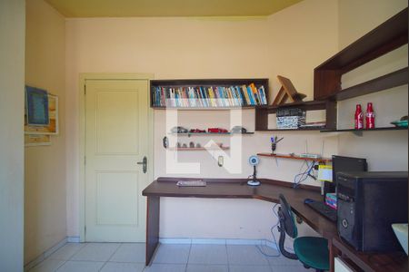 Casa à venda com 210m², 2 quartos e 4 vagas Casa à venda com 210m², 2 quartos e 4 vagasEscritório