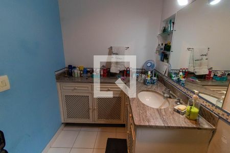 Casa à venda com 400m², 7 quartos e 5 vagasBanheiro da Suíte 2