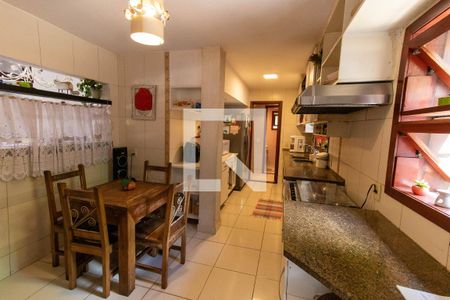 Casa à venda com 400m², 7 quartos e 5 vagasCozinha