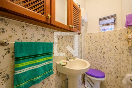 Banheiro de casa à venda com 2 quartos, 90m² em Chapéu do Sol, Porto Alegre