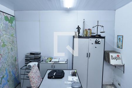 Casa à venda com 170m², 3 quartos e 4 vagasEscritório