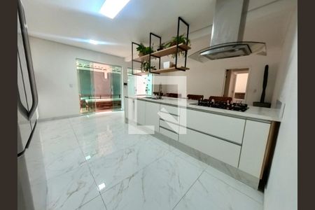 Casa para alugar com 392m², 5 quartos e 6 vagasCozinha