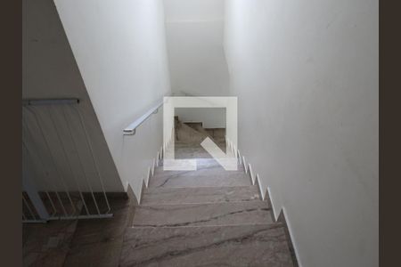 Casa para alugar com 392m², 5 quartos e 6 vagasEscadas Interna Primeiro Andar