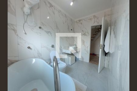 Casa para alugar com 392m², 5 quartos e 6 vagasBanheiro Social 1