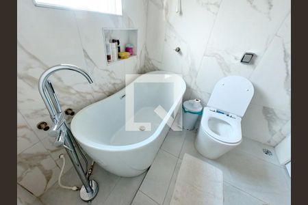 Casa para alugar com 392m², 5 quartos e 6 vagasBanheiro Social 1