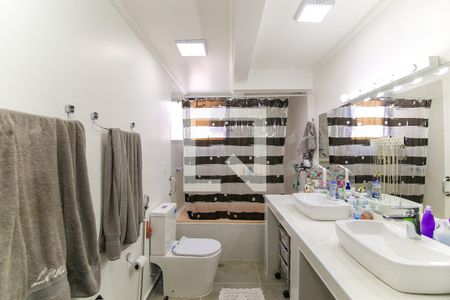 Apartamento à venda com 450m², 4 quartos e 5 vagasBanheiro da Suíte 1