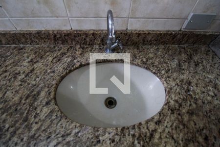 Banheiro de casa para alugar com 1 quarto, 20m² em Vila Zelina, São Paulo